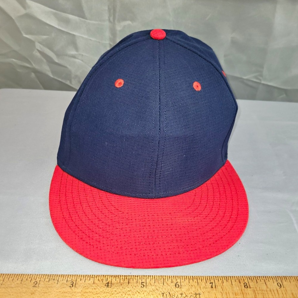 Under Armour Men's Fitted Baseball Cap Hat Solid Blue/Red XL Stretch Breathable